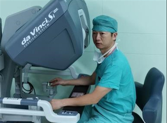 海南首例单孔机器人复杂泌尿结石术实施