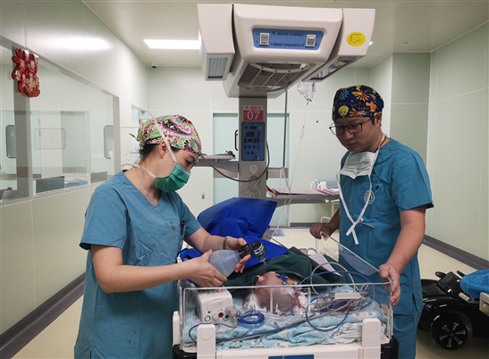 海南省首例新生儿肺动脉瓣闭锁“杂交”手术实施