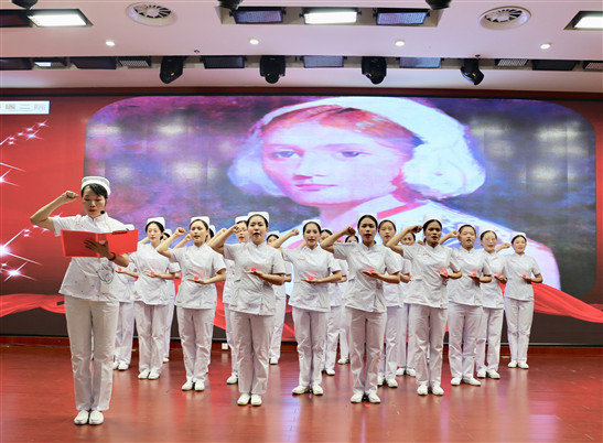 海医二院开展护士节庆祝活动
