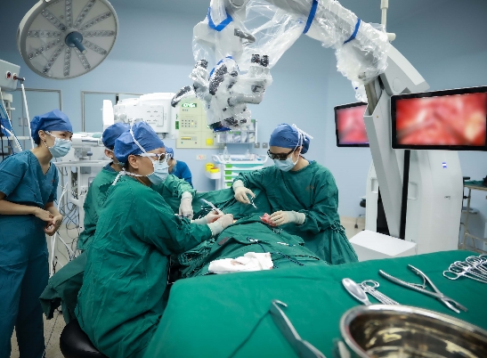 海南首例机器人乳房重建术在省肿瘤医院成功实施