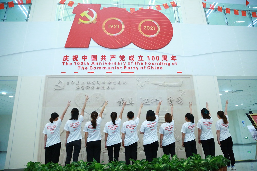 海南省妇女儿童医学中心伟大抗疫精神浮雕揭幕