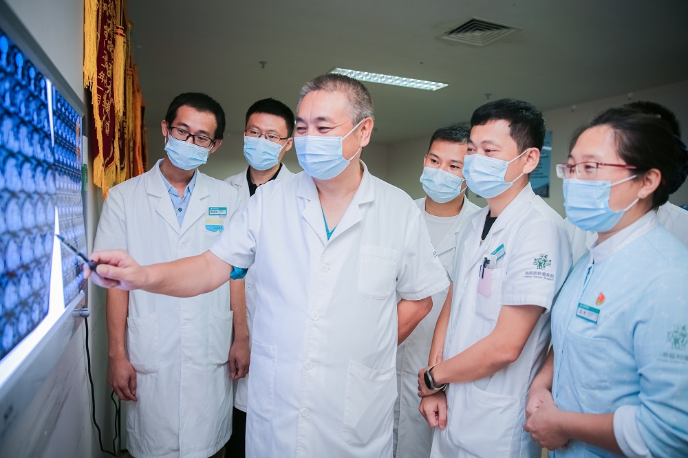 海南省肿瘤医院应用术中超声定点“清除”多发性肝癌