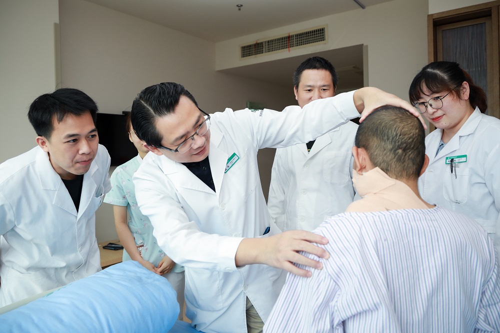 海南省肿瘤医院专家提醒：肿瘤大病 一定要专病治疗