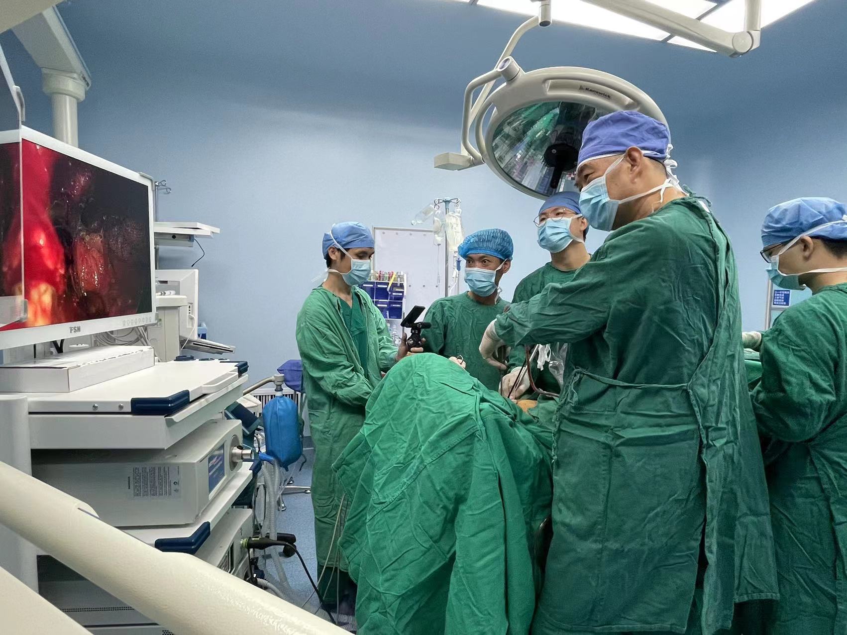 海医二院首例肝移植病患成功接受亚肺叶切除手术