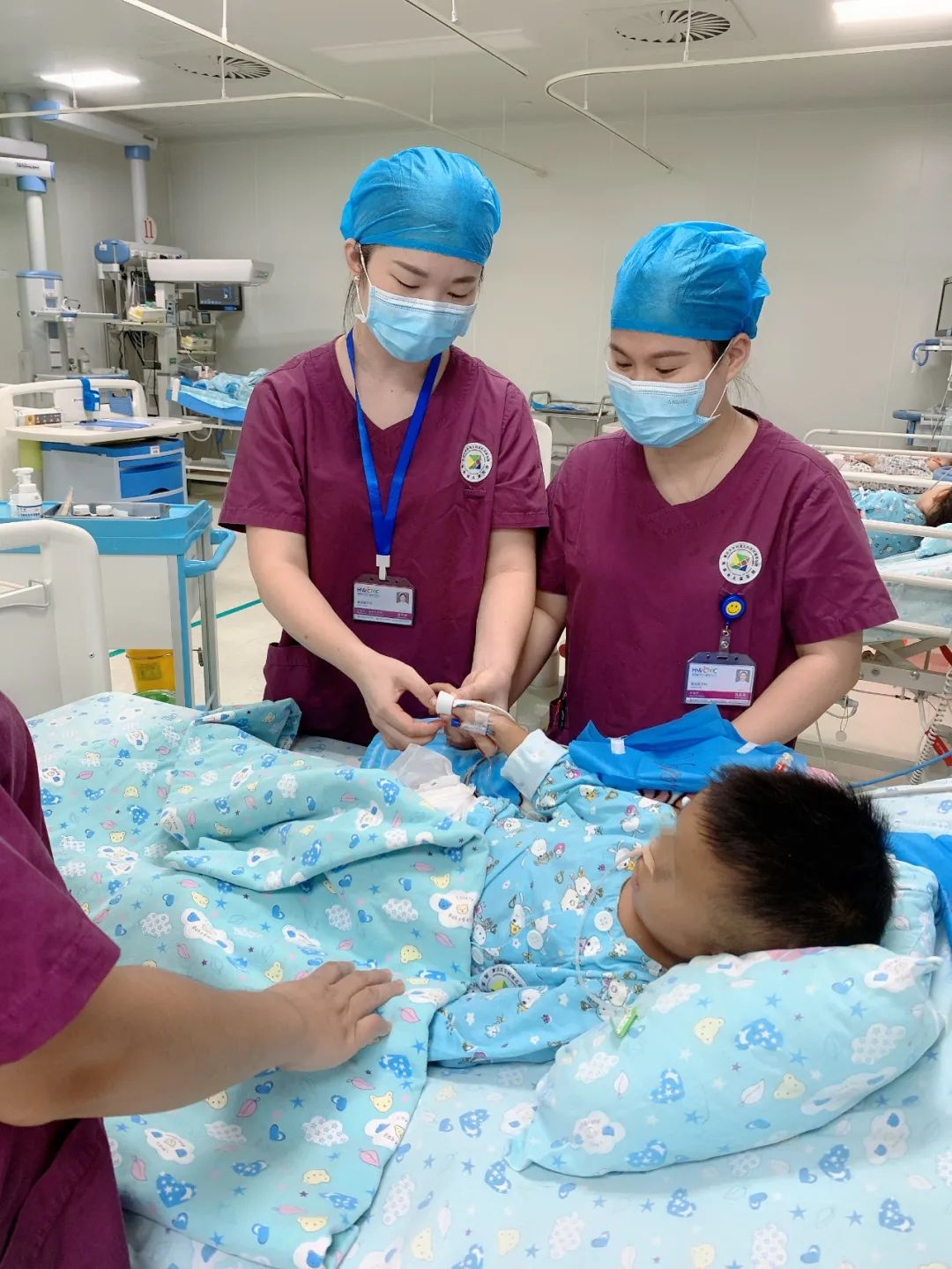 海南省妇女儿童医中心坚守在儿童救治最前线 努力做好儿童健康守护人