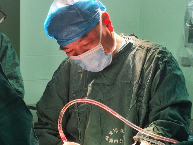 海南首例3.0T磁共振兼容脑起搏器手术顺利开展