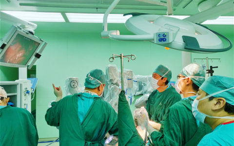 海南省首例机器人微创自体肾移植手术实施