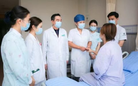 海南省肿瘤医院实施乳腺腔镜乳房即刻重建手术