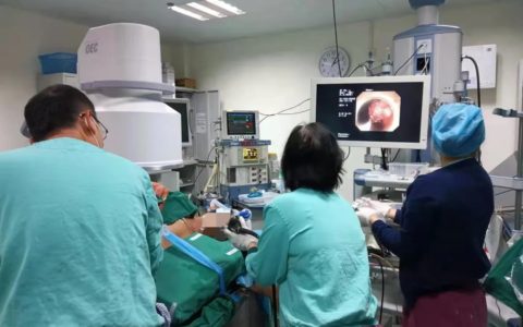 海南省人民医院实施1例内镜粘膜下“巨大梭型肿物”剥离术