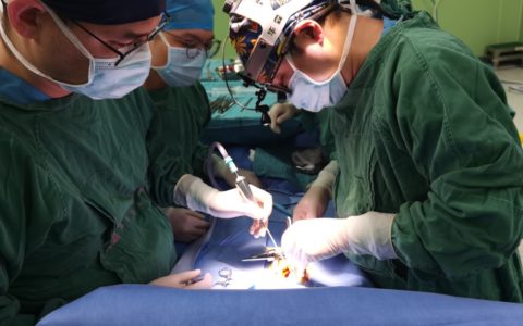 海南省妇儿中心为出生一天新生儿摘除心包内“炸弹”