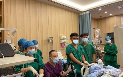 海医二院完成海南省首例经消化内镜下行咽喉部早期癌切除术