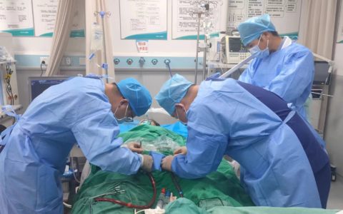 海医二院急诊ECMO团队联合东方市人民医院成功抢救18岁暴发性心肌炎少年