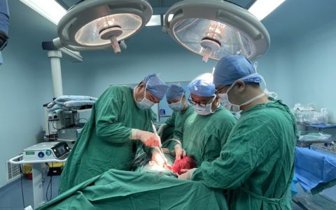海医二院胸外科成功实施肿瘤切除+胸壁重建术