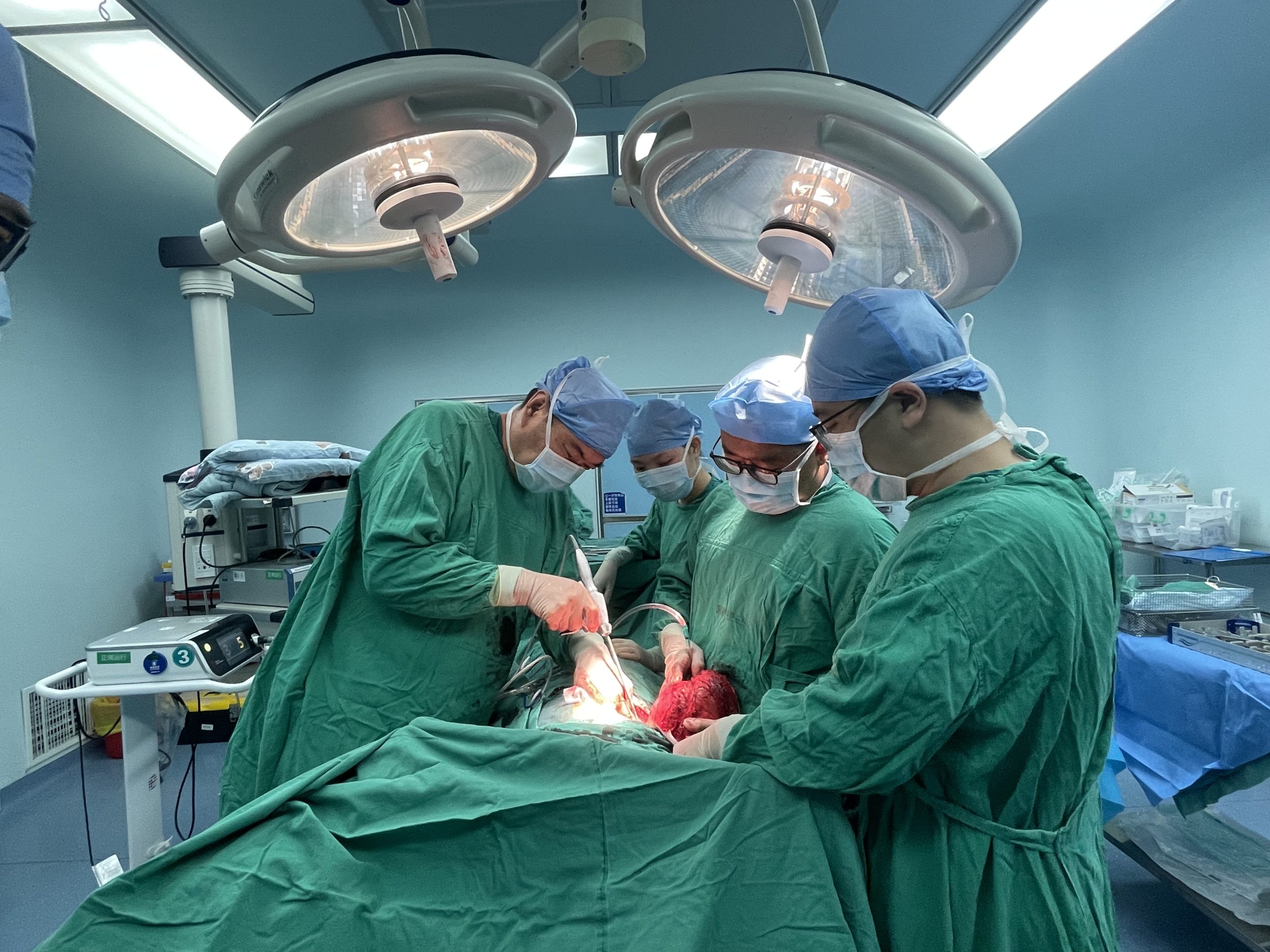 海医二院胸外科成功实施肿瘤切除+胸壁重建术