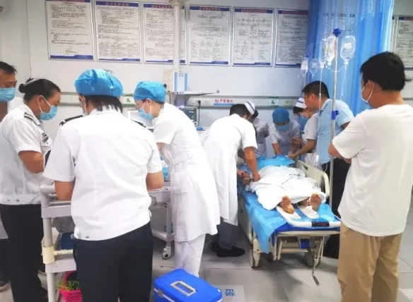 海医二院与乐东分院上下联动成功抢救一严重多发伤患者