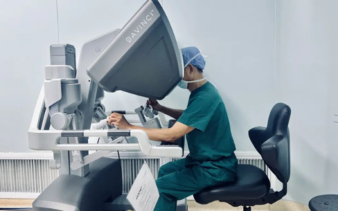 海南省人民医院肛肠外科完成一例达芬奇单孔SP结肠癌手术