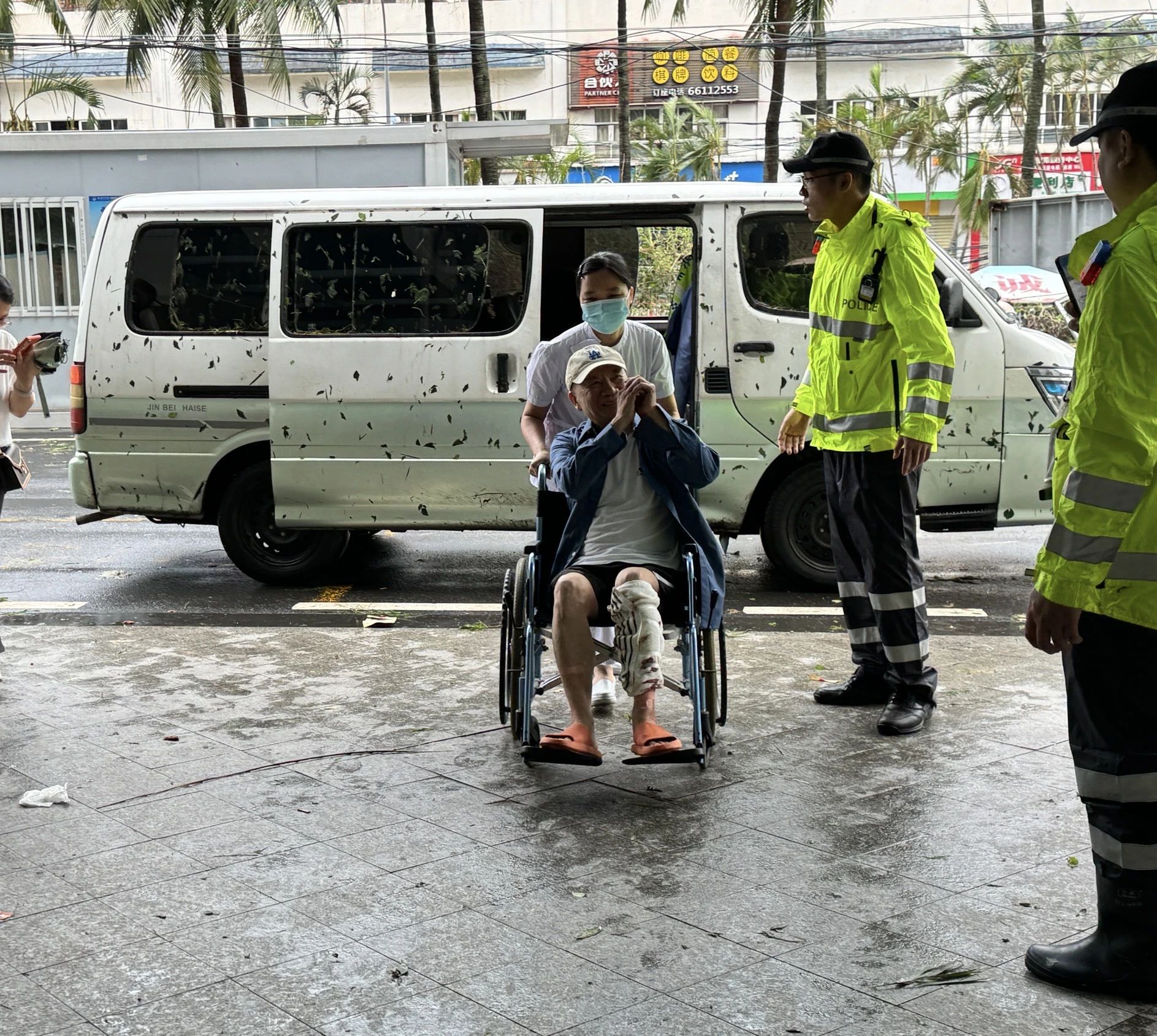 台风“摩羯”过境后，海医一附院风雨过后见担当 第一时间恢复正常医疗秩序