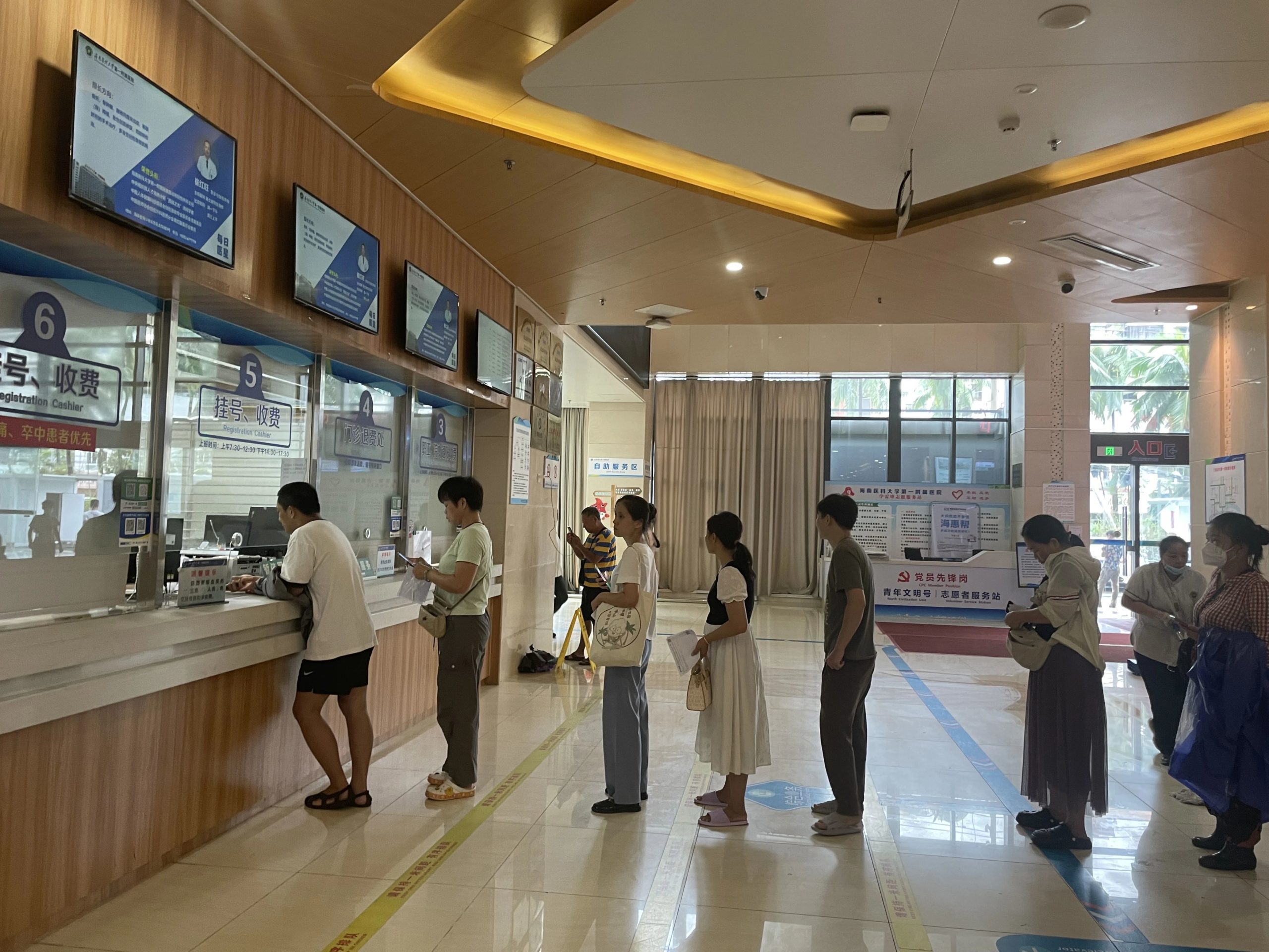 台风“摩羯”过境后，海医一附院风雨过后见担当 第一时间恢复正常医疗秩序