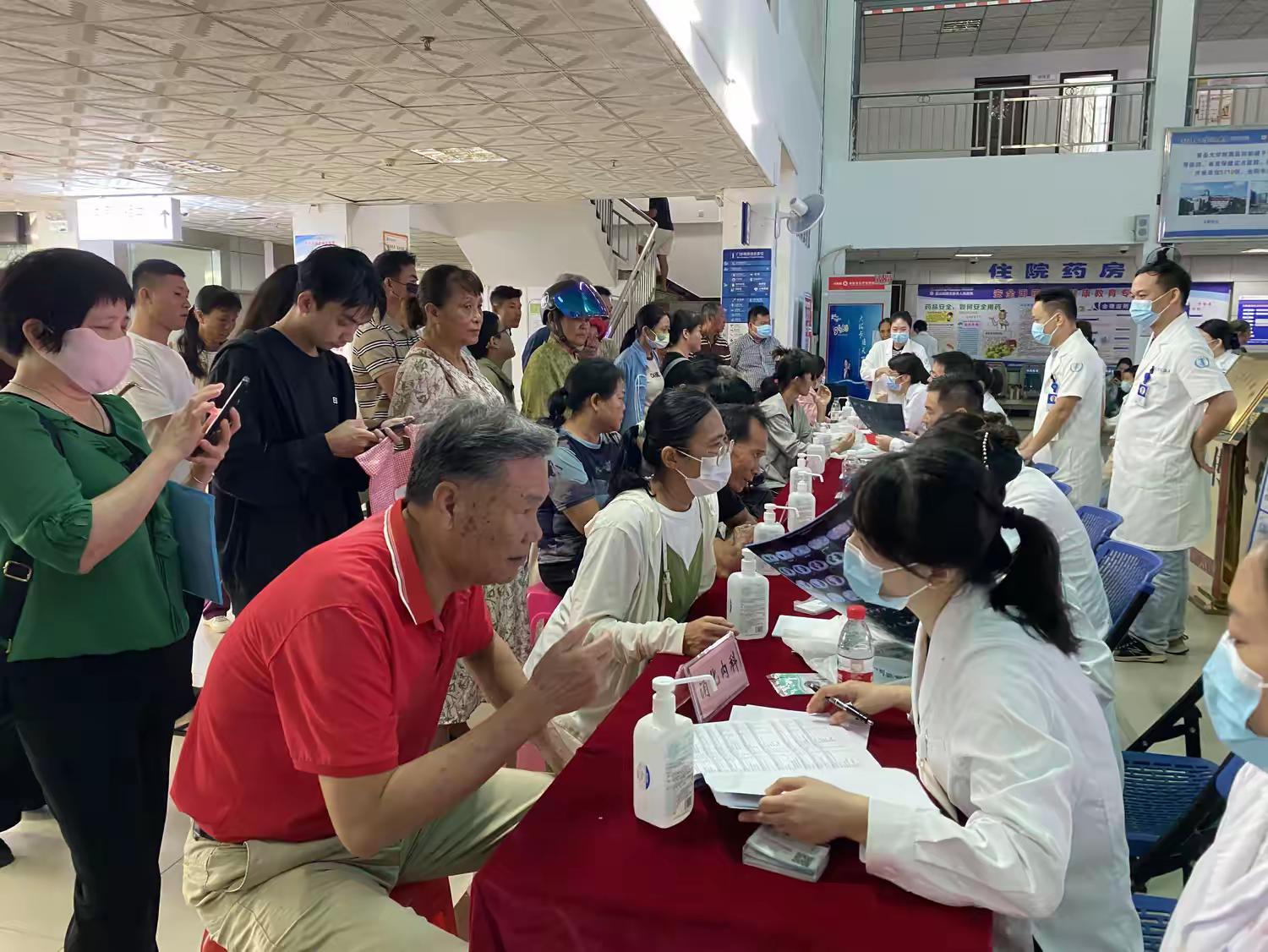 把好的医疗服务送到老百姓的心坎上  国家巡回医疗队来了！