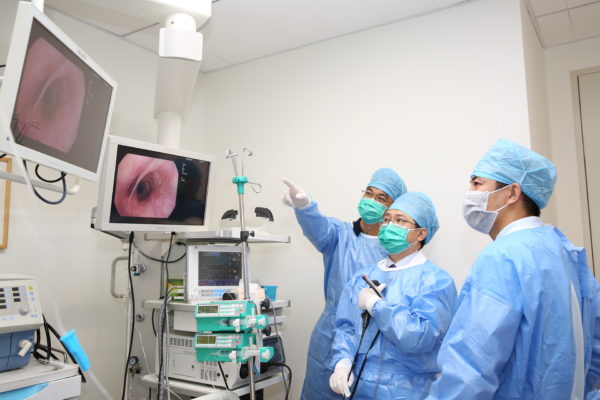 海南省肿瘤医院专家植入新型气管支架 为患者打开生命通道
